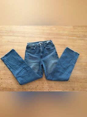 Good American Light Wash Frayed Waistband Jeans